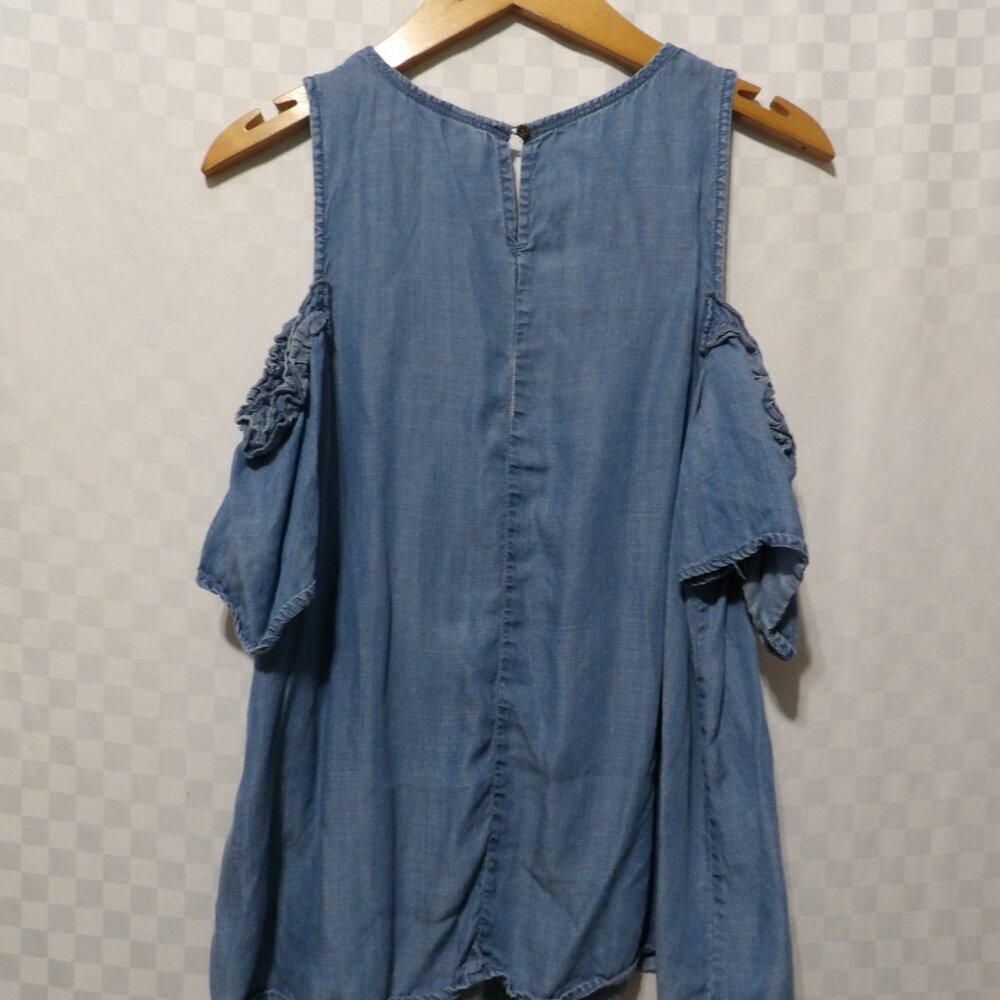 LAUREN CONRAD Denim Cold Shoulder Blouse | M - Picture 3 of 5